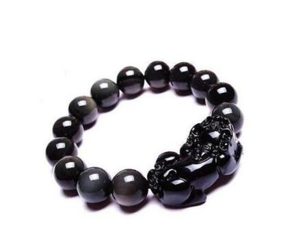 男人佩戴貔恘（貅）吉祥物手链的方法 不懂的一起看看戴法图解吧