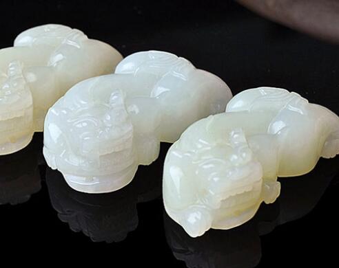 貔貅有辟邪转运的功效，女人佩戴黄金貔貅手链要注意什么呢？