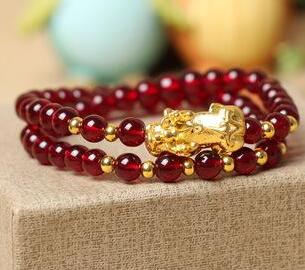 十二生肖中属马的人佩戴什么风水吉祥物最好？