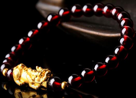 玉石貔貅吊坠图片大全：奉请后必能助你一臂之力