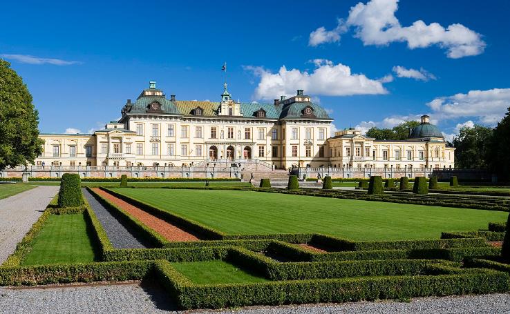 生肖蛇，贵人如云，未来10年喜事接二连三地上门