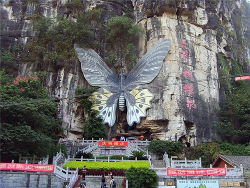 镇宅符贴大门上好吗 有其他的弊处吗？