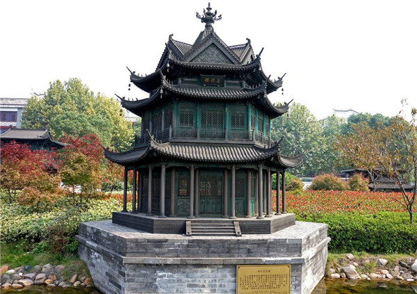 农历七月鬼魅盛典，如何能做到百无禁忌？中元节历史秘闻