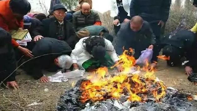 中元节将至，俗语女婿莫上坟，上坟辱先人 为何女婿不能上坟