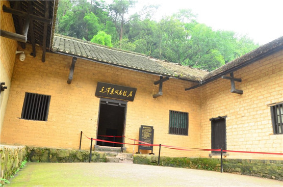 金蟾蜍怎样摆放才能展现金蟾蜍的旺财功效 金蟾蜍怎样摆放才能展现金蟾蜍的旺财功效