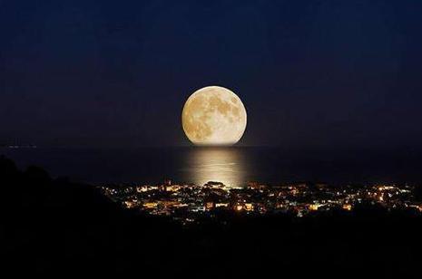 今年中秋十五的月亮十五圆