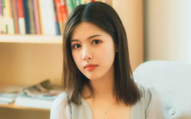 女性佩带镯子为何不戴左手？
