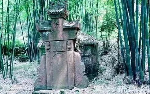 古语：“坟边长竹需迁坟，坟前两物成富人是什么意思