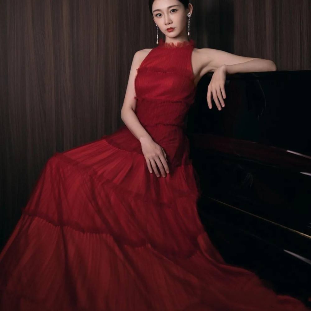 2023年大年初二出门穿什么颜色衣服