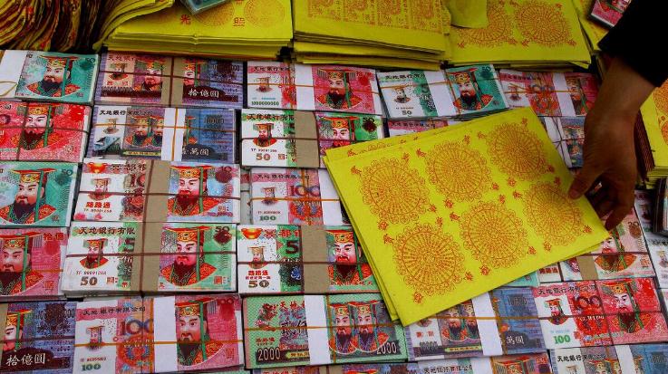 清明将至,上坟记住“3不烧,2不放”,老一辈留下的习俗