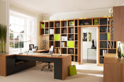 办公室办公桌摆放风水，办公桌摆什么招财？