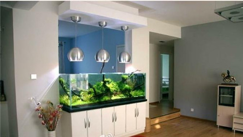 客厅挂多大的挂钟合适？客厅石英钟挂什么位置合适？