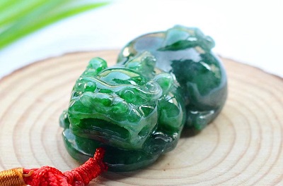 貔貅戴脖子上佩戴方法头应该朝上还是朝下？