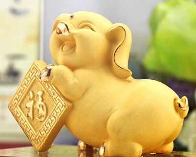 风水猪可以摆卧室吗？卧室风水上适合摆什么？