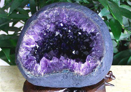 风水摆件之紫水晶洞的风水作用