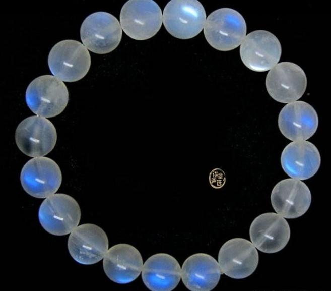 月光石可以经常带吗？功效与作用有哪些？