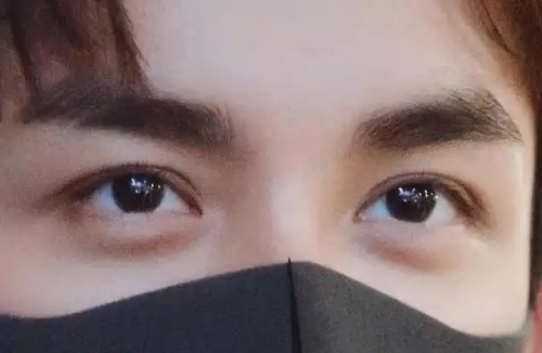 眉毛过眼角的男人怎么样？