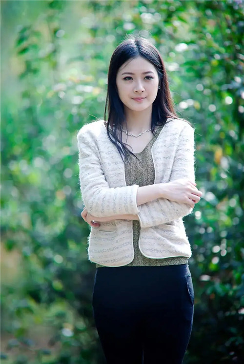 面相特征与女性性格行为倾向的关联探讨