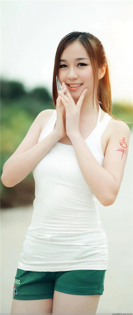 痣相解析：两眉心有痣的面相,两眉中心有颗痣是什么寓意