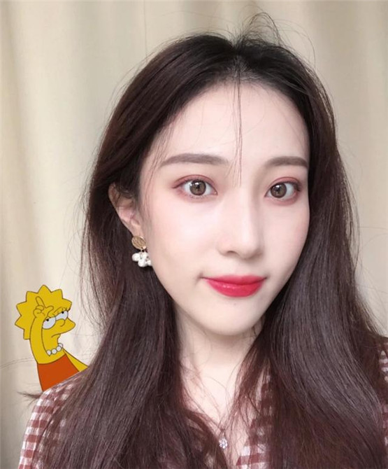 面相印堂纹：（一）悬针纹